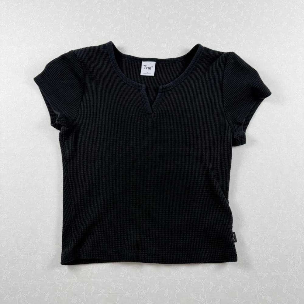Aritzia TNA Black Cropped Waffle Tee — Size M